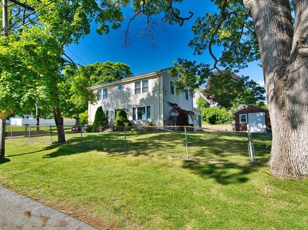 509 Hawes St, New Bedford, MA 02745-1401