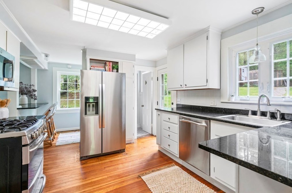 31 Wildwood Rd, Marshfield MA 02050-1734 exterior