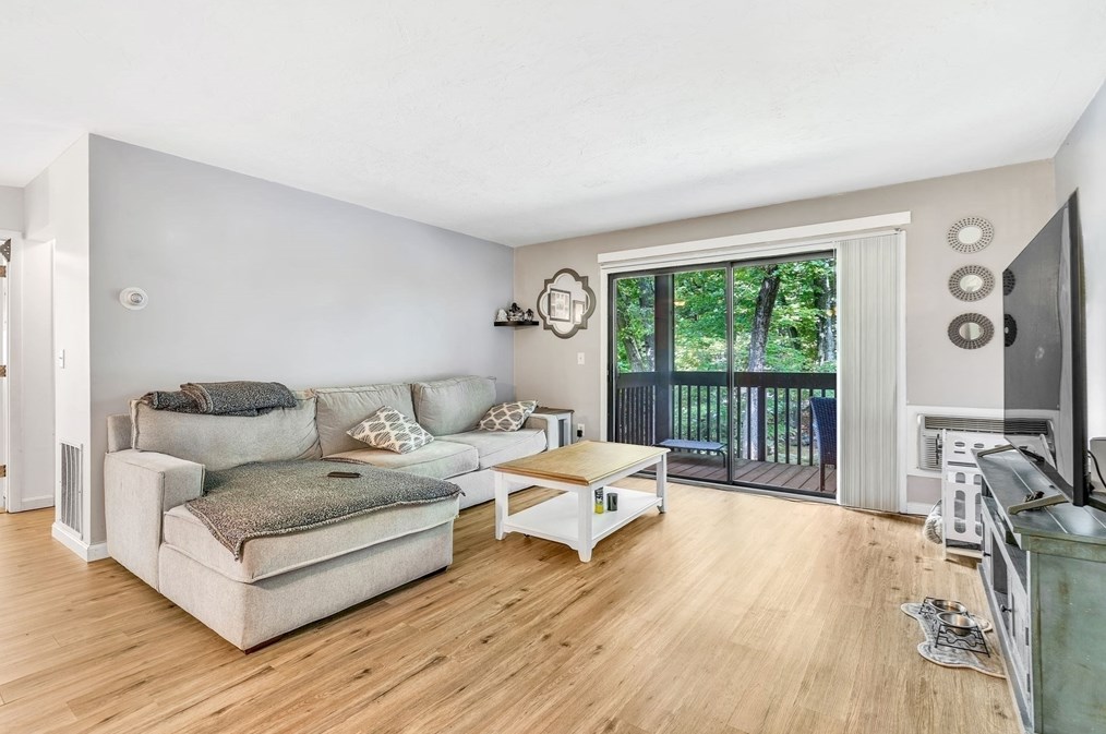 340 Sunderland Rd #39, Worcester, MA 01604