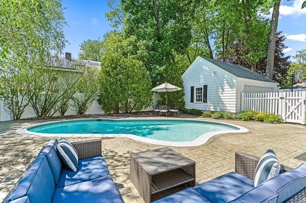 521 Chestnut St, Needham, MA 02492 exterior