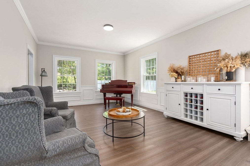 275 Chestnut St, Hudson MA 01749-3237 exterior