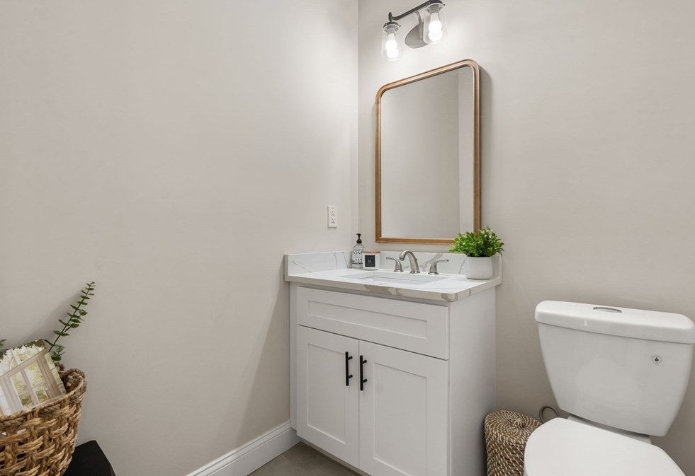 275 Chestnut St, Hudson MA 01749-3237 exterior