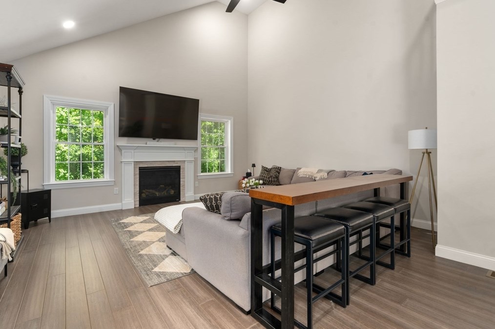 275 Chestnut St, Hudson MA 01749-3237 exterior