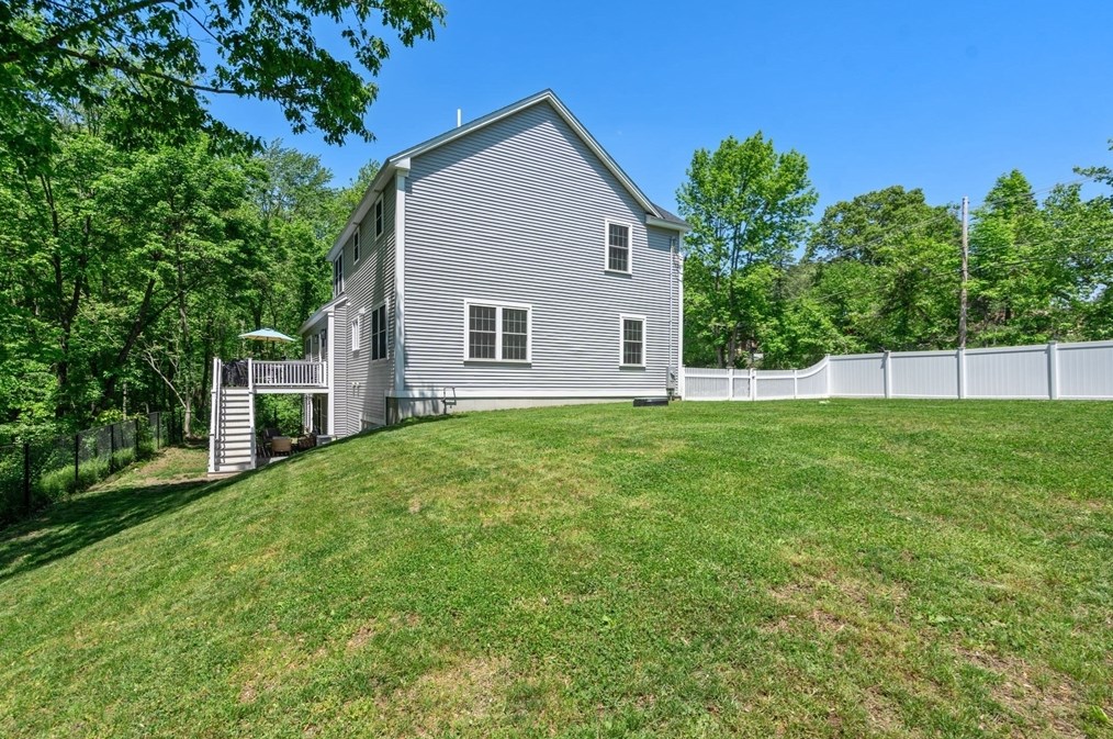 275 Chestnut St, Hudson MA 01749-3237 exterior