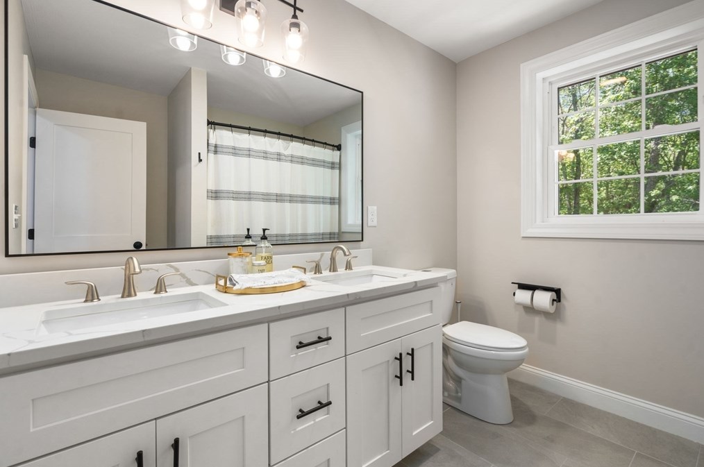 275 Chestnut St, Hudson MA 01749-3237 exterior