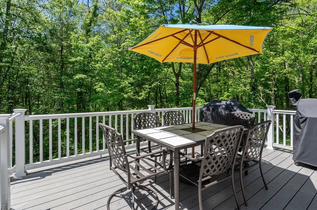 275 Chestnut St, Hudson MA 01749-3237 exterior