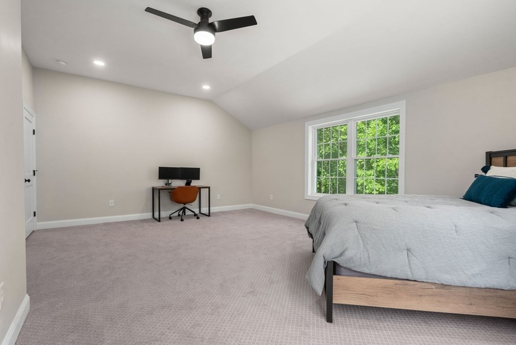 275 Chestnut St, Hudson MA 01749-3237 exterior