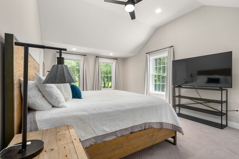 275 Chestnut St, Hudson MA 01749-3237 exterior