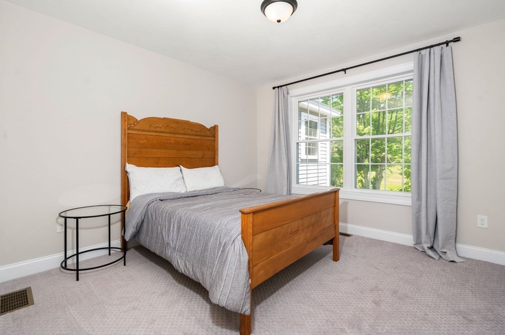 275 Chestnut St, Hudson MA 01749-3237 exterior