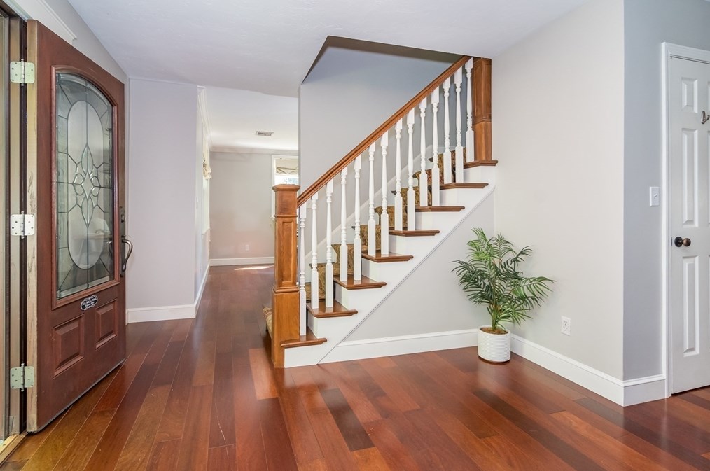 9 Emerson St, Natick, MA 01760-1818