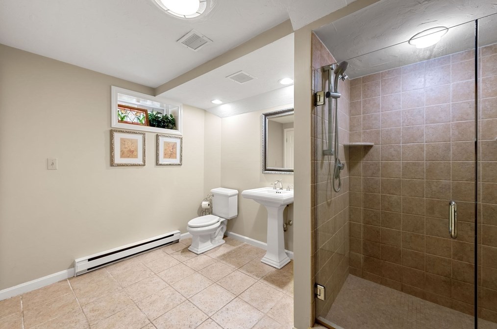 715 Marshall St, Holliston MA 01746-1438 exterior