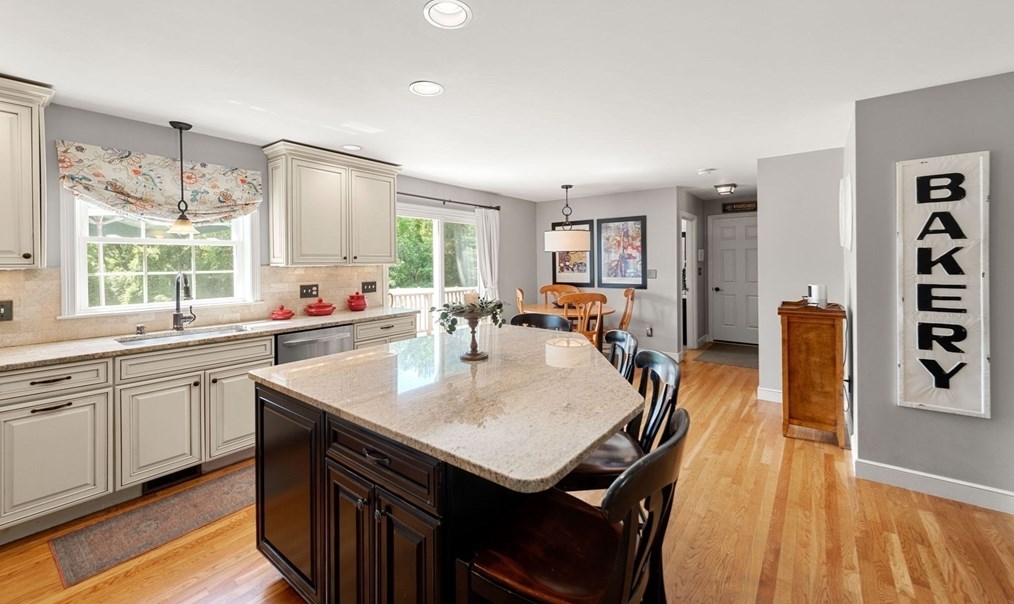 715 Marshall St, Holliston MA 01746-1438 exterior