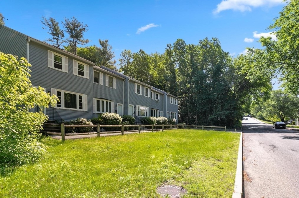 801 Robbins Ave #4, Dracut, MA 01826