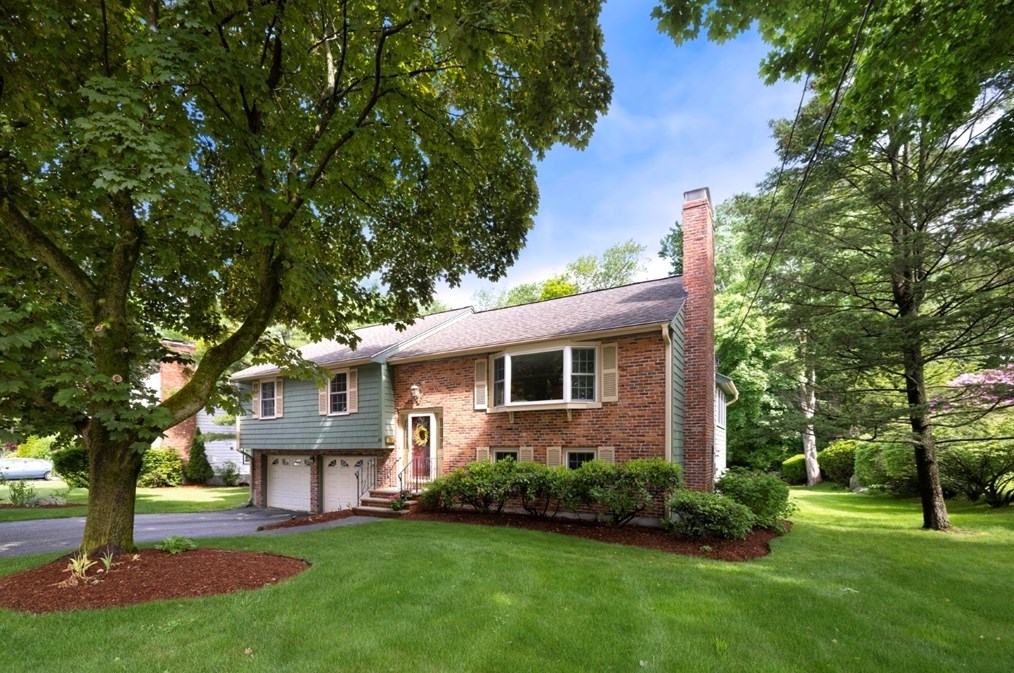 61 Red Gate Ln, Reading, MA 01867