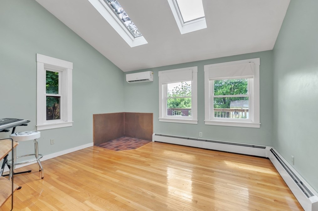 248 Burncoat St, Worcester MA  01606-2145 exterior