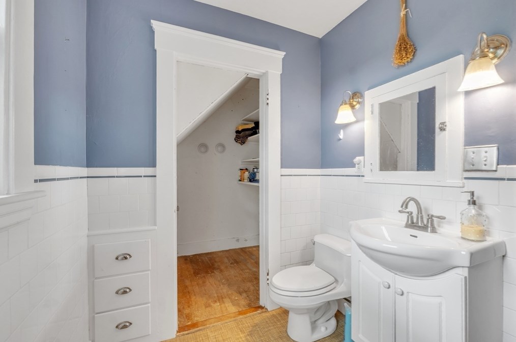 248 Burncoat St, Worcester MA  01606-2145 exterior