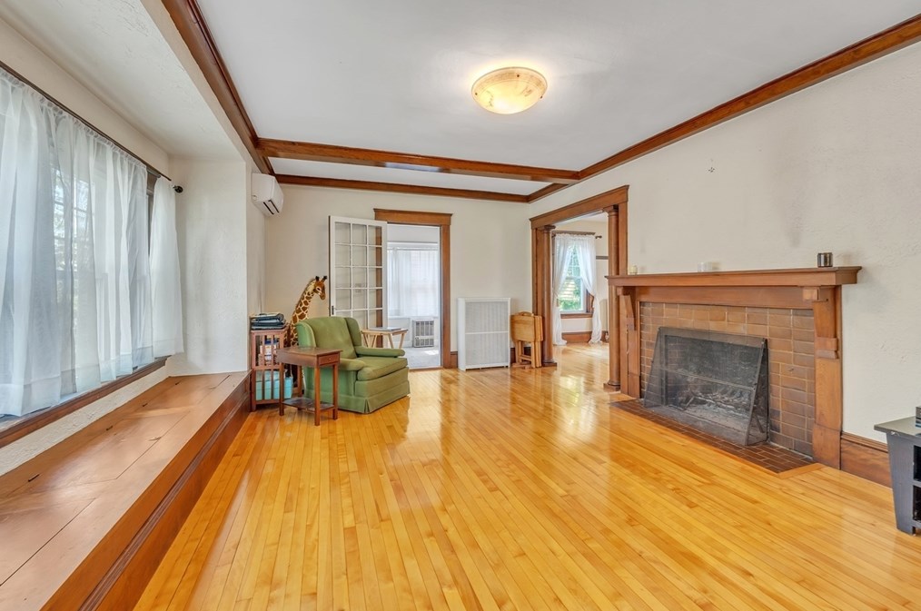 248 Burncoat St, Worcester MA  01606-2145 exterior