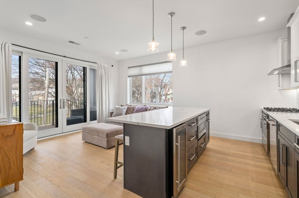 946 Saratoga St #202, Boston, MA 02128