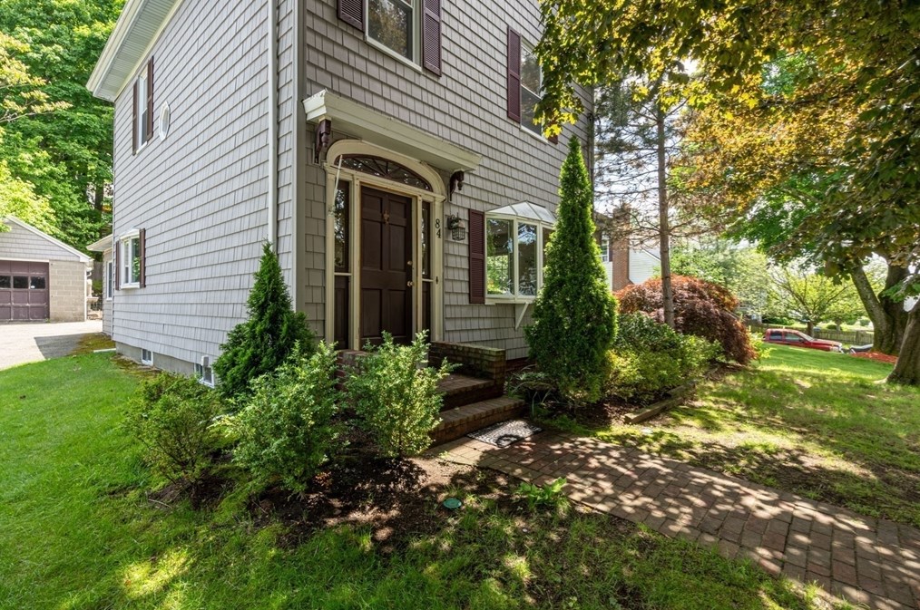 84 Garfield Ave, Woburn, MA 01801
