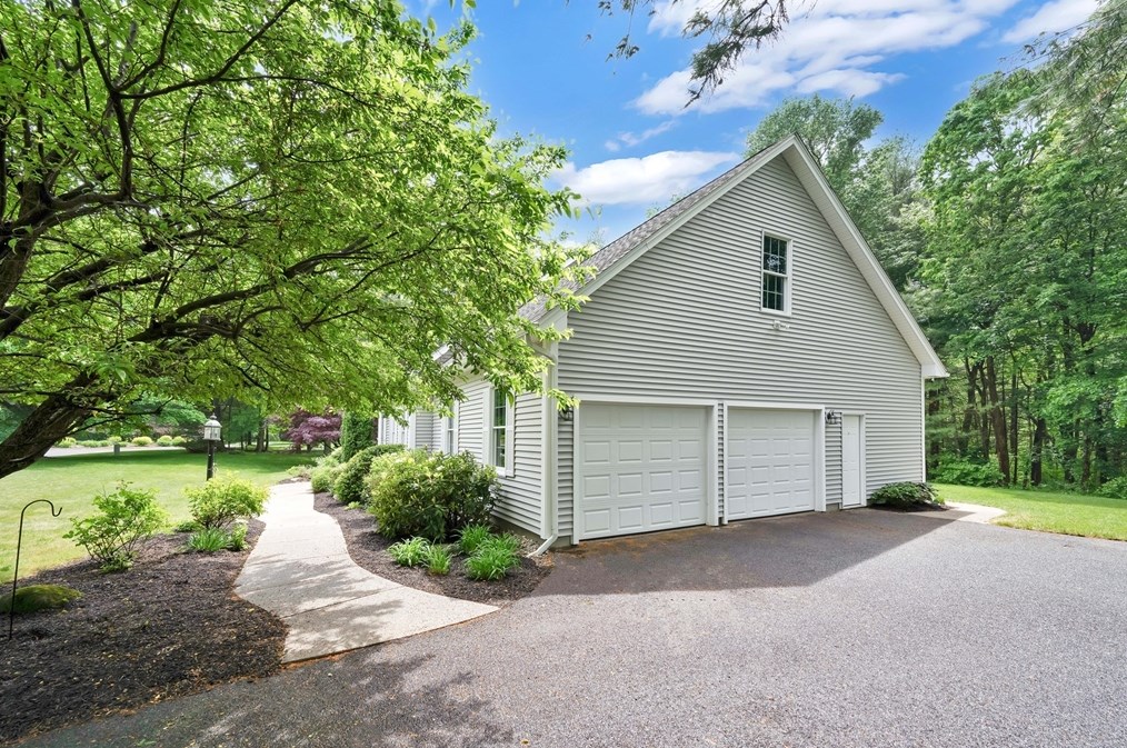 17 Bellows Rd, Wilbraham, MA 01095 exterior