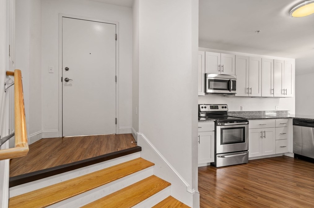 8 Dustin St, Roxbury-Xing, MA 02135 exterior