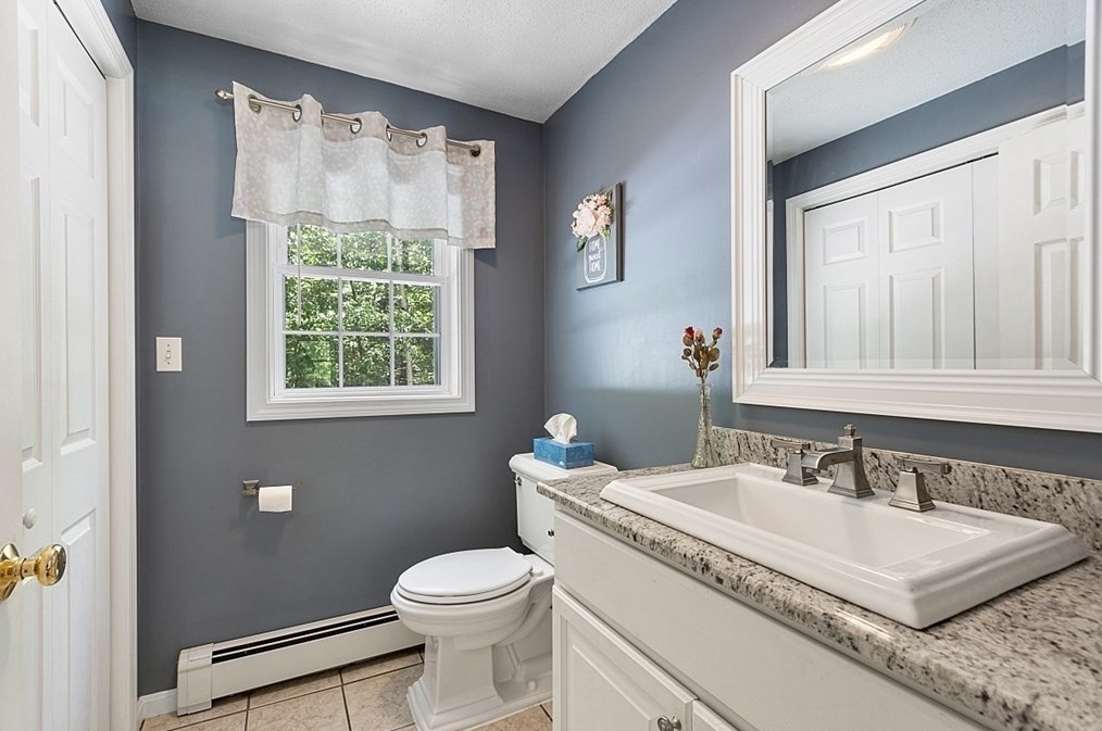 39 Miller St, Franklin MA 02038-1108 exterior