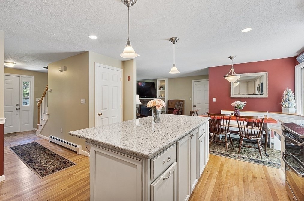 39 Miller St, Franklin MA 02038-1108 exterior