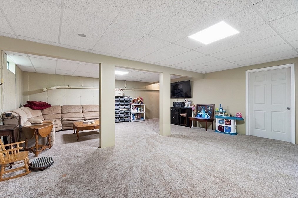 39 Miller St, Franklin MA 02038-1108 exterior