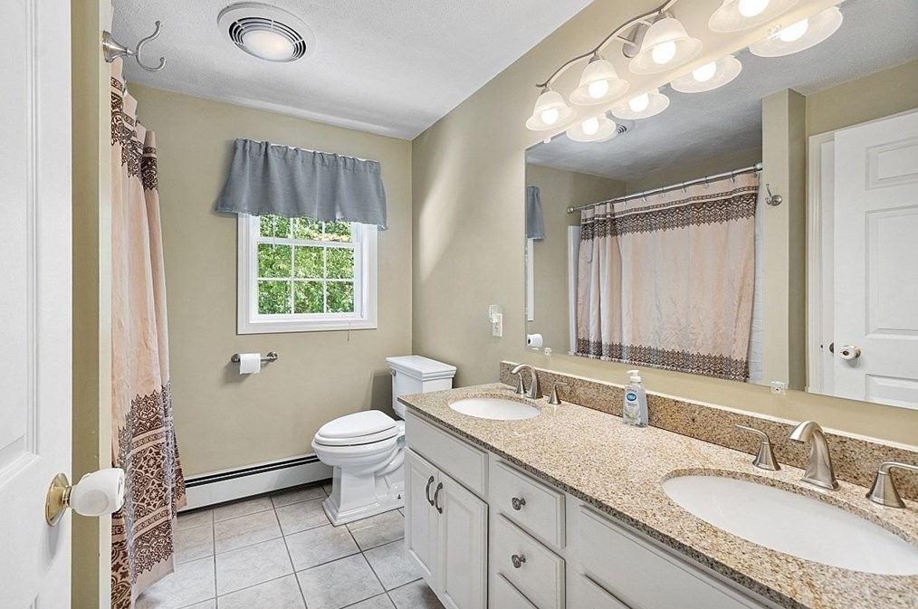 39 Miller St, Franklin MA 02038-1108 exterior