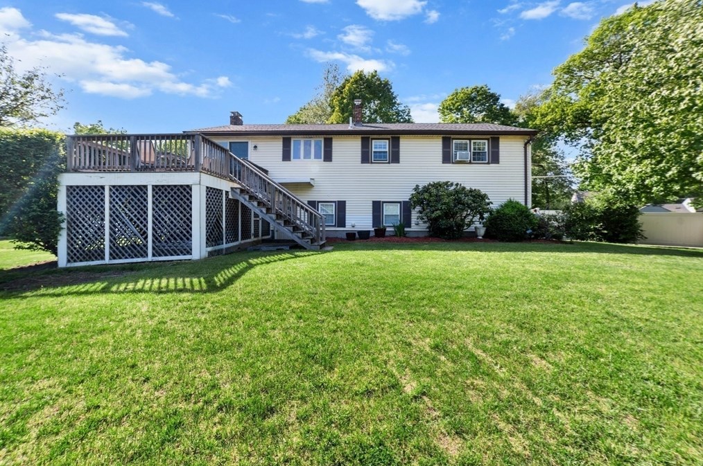 11 Oakwood Rd, Wilmington, MA 01887