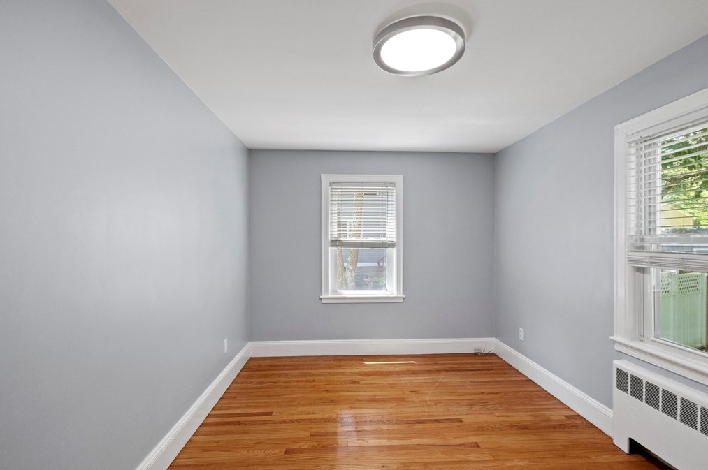 105 Thicket St, Weymouth MA 02190-1223 exterior