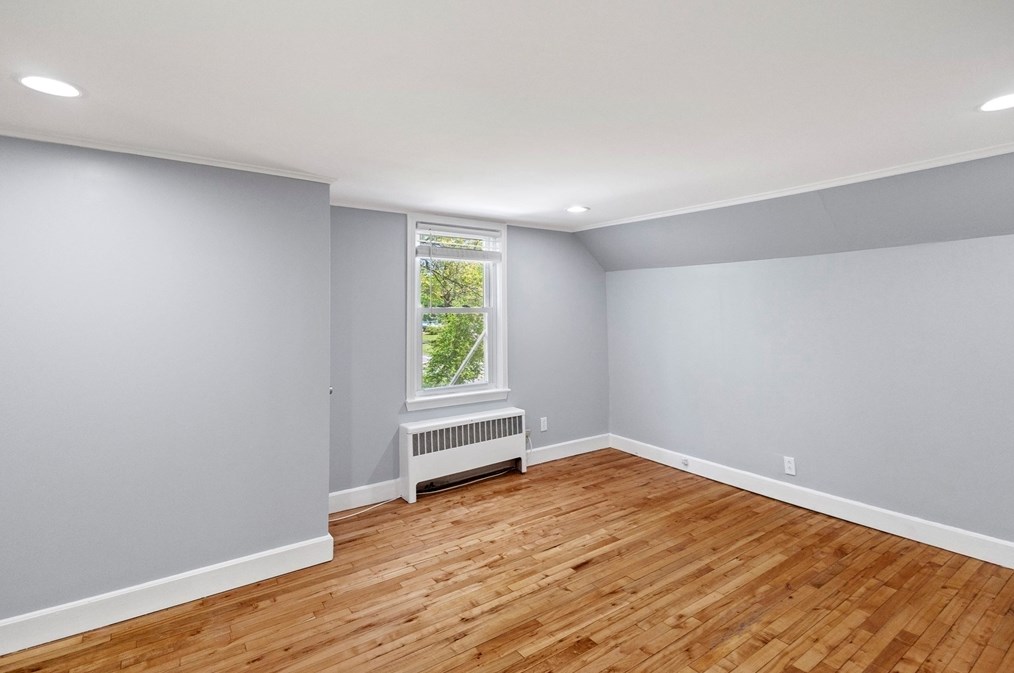 105 Thicket St, Weymouth MA 02190-1223 exterior