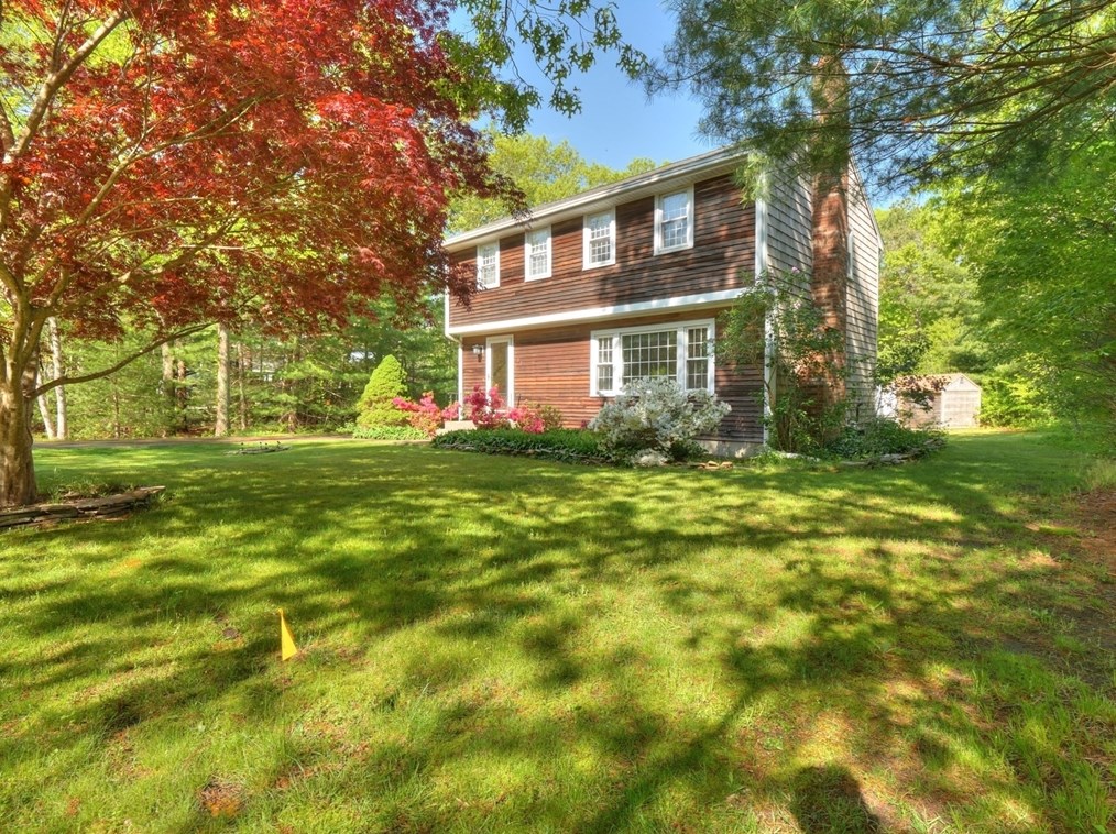 12 Knoll Rd, Plymouth, MA 02360