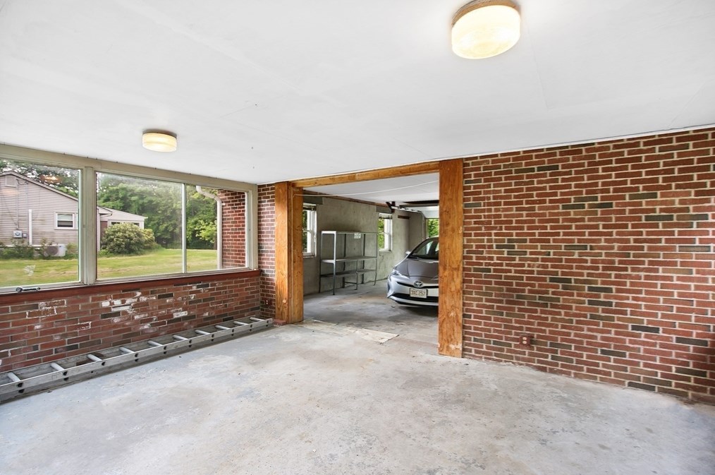 14 Cedar Dr, Granby MA 01033-9525 exterior