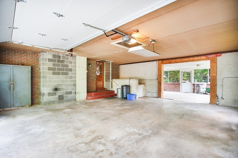 14 Cedar Dr, Granby MA 01033-9525 exterior