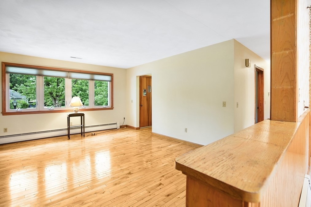 14 Cedar Dr, Granby MA 01033-9525 exterior