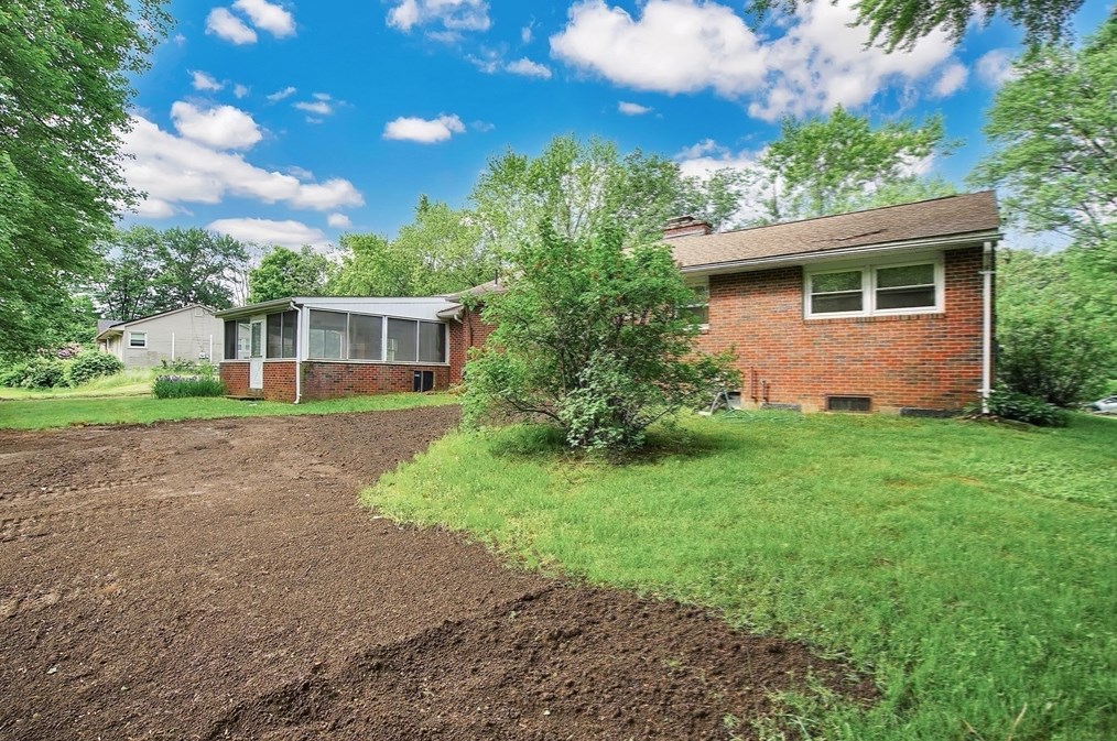 14 Cedar Dr, Granby MA 01033-9525 exterior