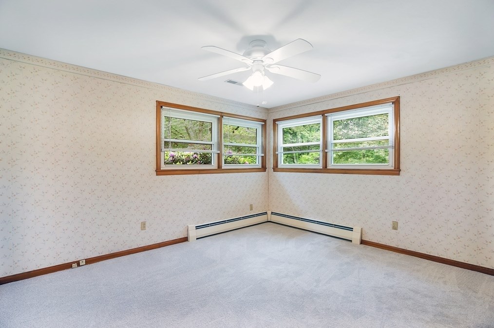 14 Cedar Dr, Granby MA 01033-9525 exterior