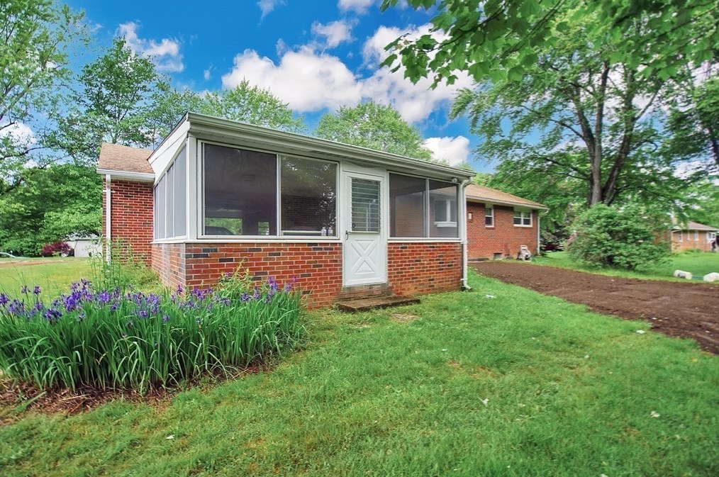 14 Cedar Dr, Granby MA 01033-9525 exterior