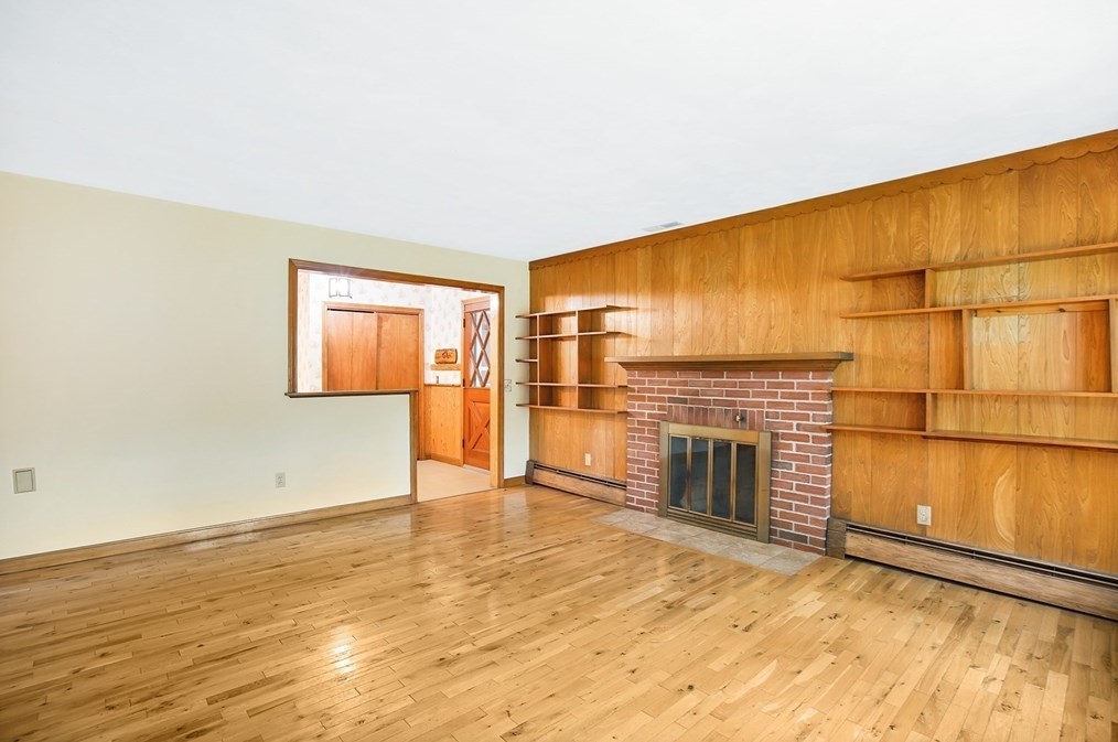 14 Cedar Dr, Granby MA 01033-9525 exterior