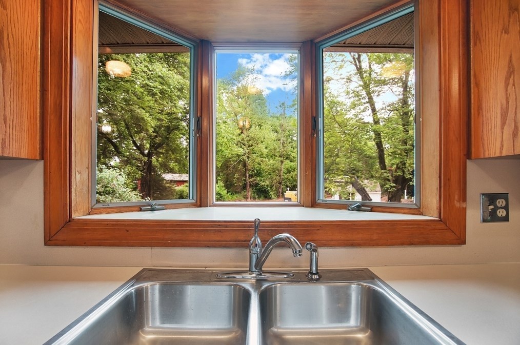 14 Cedar Dr, Granby MA 01033-9525 exterior