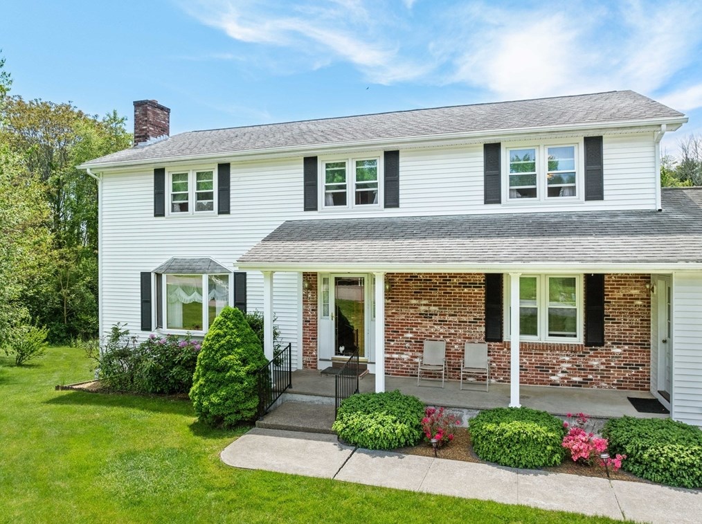 8 Overhill Dr, Auburn, MA 01501-2407