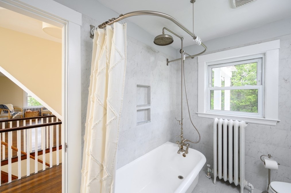 10 Ash St, Cohasset MA 02025-2210 exterior