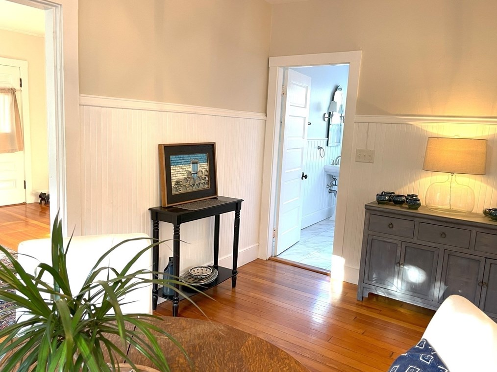 10 Ash St, Cohasset MA 02025-2210 exterior