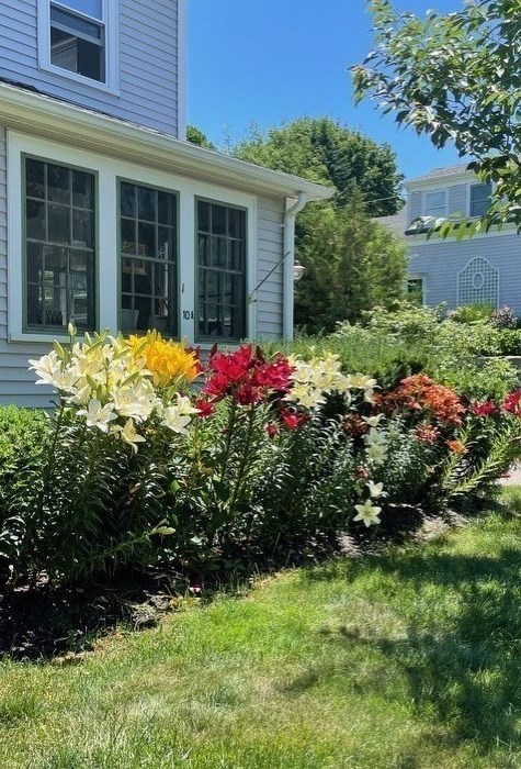 10 Ash St, Cohasset MA 02025-2210 exterior