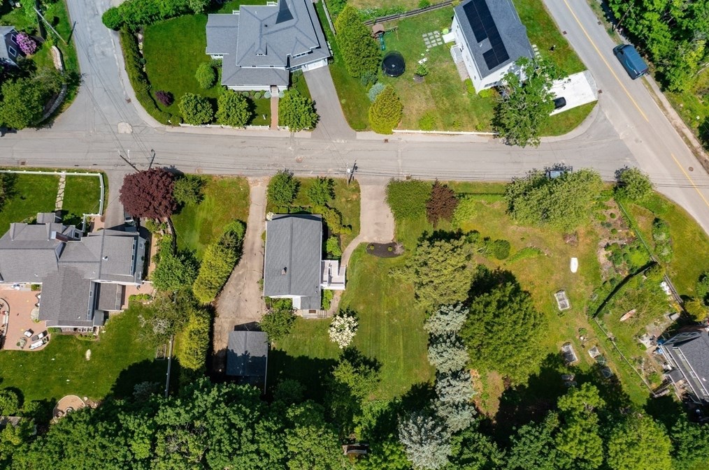 10 Ash St, Cohasset MA 02025-2210 exterior