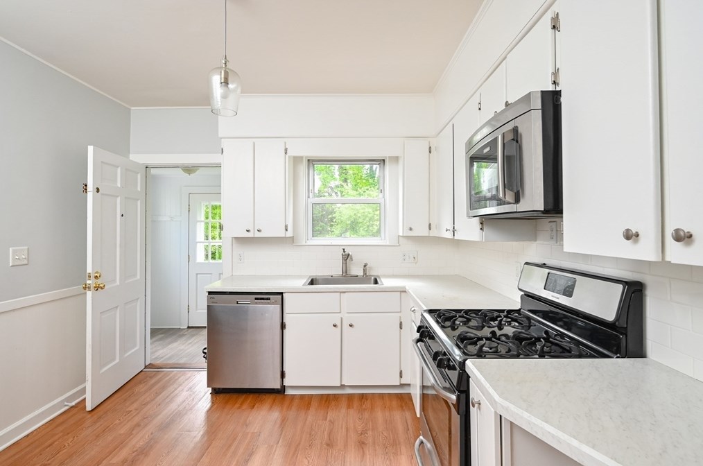 10 Ash St, Cohasset MA 02025-2210 exterior