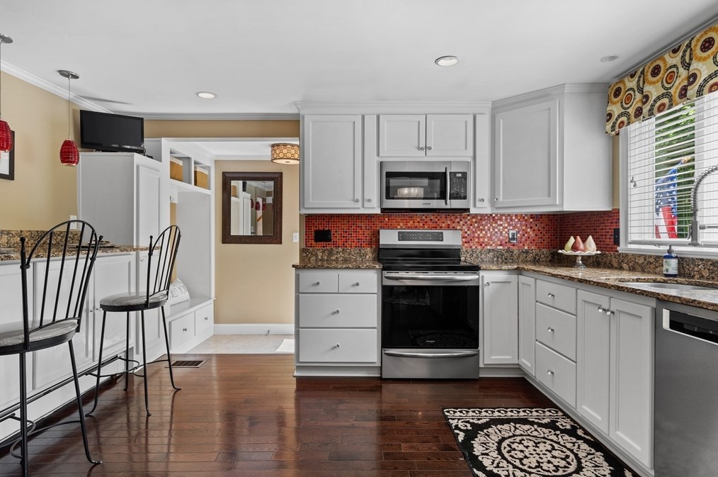 324 Main St, Lynnfield, MA 01940