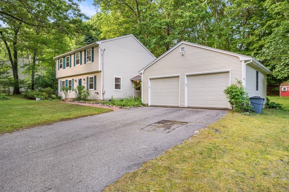 129 Memorial Dr, Shrewsbury, MA 01545