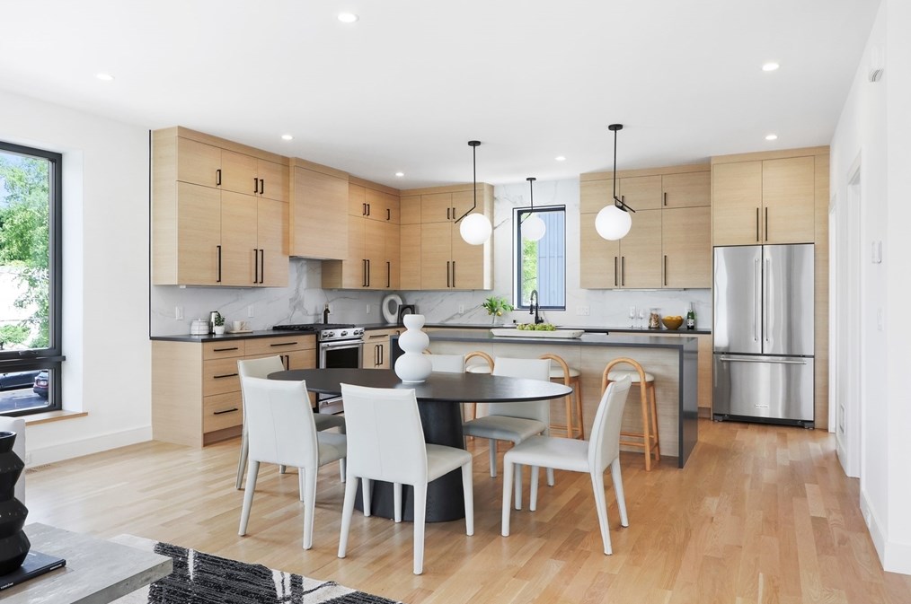 7 School Ave #2, Waltham, MA 02453